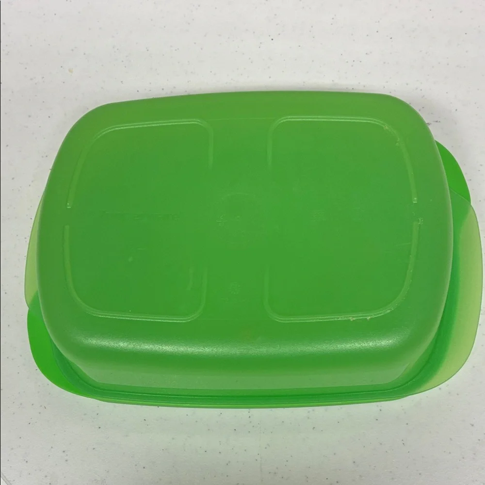 Tupperware Crystal Wave Container 4 Cup
